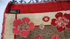 Floral Print Scarf with Fringes