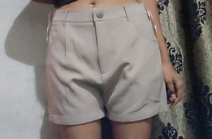 🤎Chic Beige High-Waist Shorts