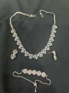 Stunning Heart Shaped Jewelry Set