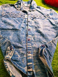 trending 80s denim top