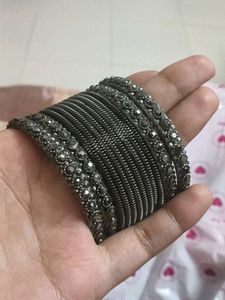 Sparkling Dark Grey Bangle Set