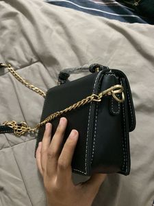 Chic Black &amp; Cream Chain Strap Shoulder Bag