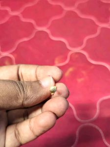 Urgent Sale. ✅ Elegant Gold Stud Earrings