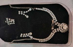 Sparkling Rhinestone Necklace & Earrings Set