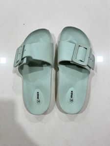 max Women Pastel Solid Sliders