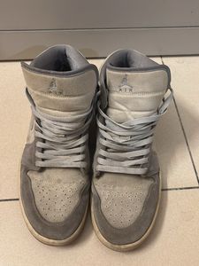 Air Jordan 1 Mid SE Grey Suede