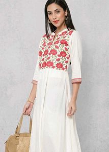 Elegant White Embroidered Kurta