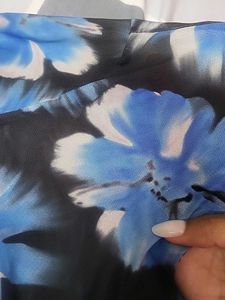 Blue floral print top