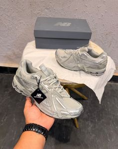 New Balance Sneakers - Silver