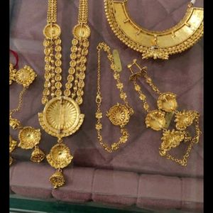 Exquisite Gold Bridal Jewellery Set