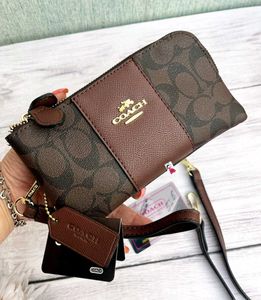 Coach Wristlet - slings