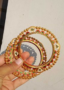 Elegant Gold Tone Bangle Set