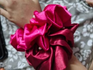 Elegant Pearl Embellished 2 Scrunchies