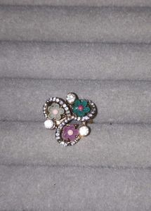 Cute Floral Ring with Crystals