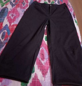 Black Wide-Leg bellbootm Pants
