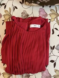 Elegant Red Pleated Maxi Dress