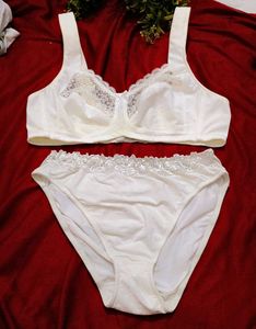 Elegant Lace Bra With Beautiful Brief