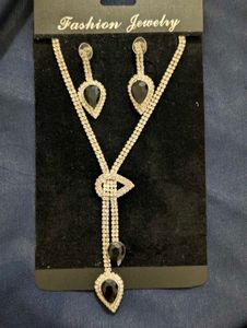 SparklingNecklace and Earrings Set +Free earring