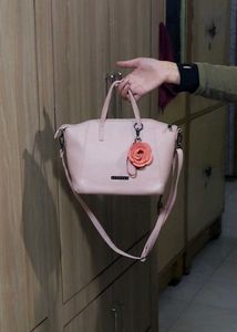 🚨SALE🚨Caprese Peach-Coloured Solid Handheld Bag