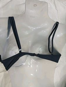 Stylish Two-Tone Bikini Top 🔥