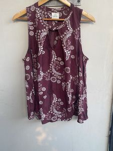 Chic Sleeveless Paisley Print Top