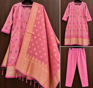 Banarasi orangish Pink Kurta Set with Dupatta