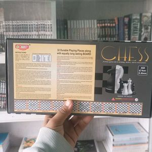 Dolly Plastic Chess Set