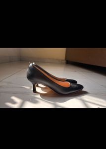 Elle Black Pointed Toe Heels