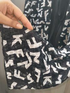 Stylish Black &amp; White Graphic Print Top