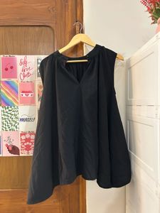 Black Sleeveless Flowy Top