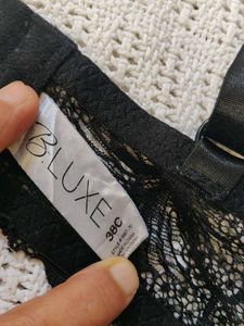 Elegant Black Lace Push-Up Bra