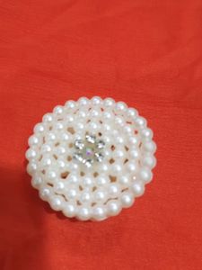 Beautiful Pearl Look White Hair Clutcher