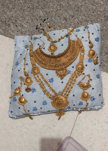 Exquisite Gold Bridal Jewellery Set