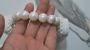 Cute Pearl Handle white Handbag