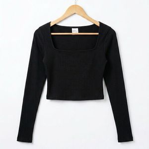 Black ribbed full-sleeve crop top from SSS