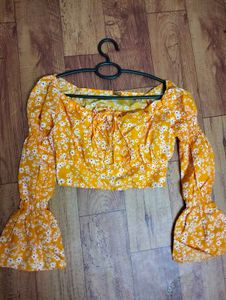 🌻Yellow Floral Print Crop Top With Puffed Sleeves