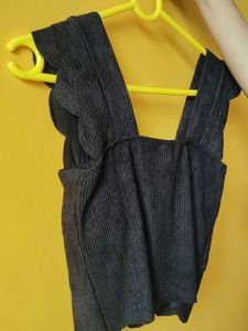 Chic Black Textured Scalloped Crop Top