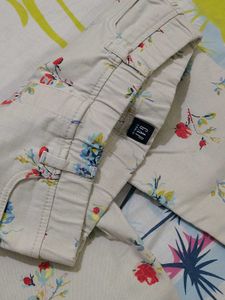 Cute Floral GAP Mid Waist Jeans