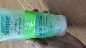 sealed Simple Refreshing Facial Wash