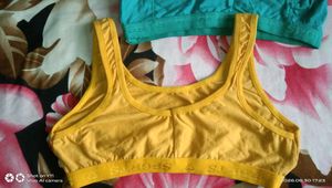 sports bra