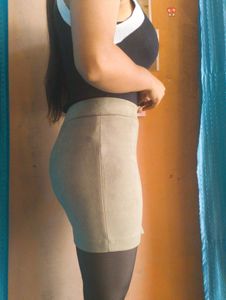 😍Stylish Beige Mini Skirt😍