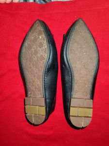 Chic Black Ballet Flats with Buckle Accent