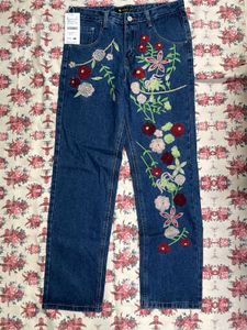 Beautiful Mom Jeans with embroidery