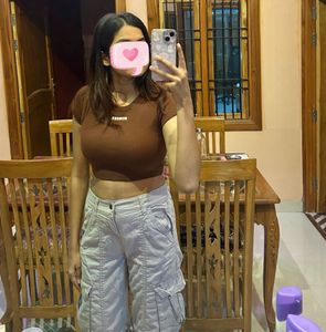 burger bae crop tee