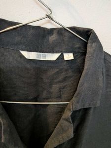 UNIQLO Classic Black Short Sleeve Button-Up Shirt