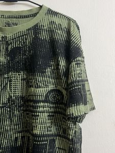Unique Graphic Print T-Shirt