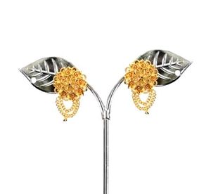 Elegant Gold Flower Necklace &amp; Earring Set