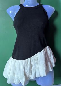 Chic Black &amp; White Ruffled Top