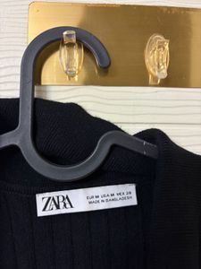 Zara Elegant Black Ribbed Knit Midi Dress