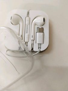 White Wired USB-C Earphones